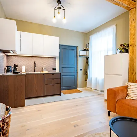 In Vaeike Street * فيلياندي