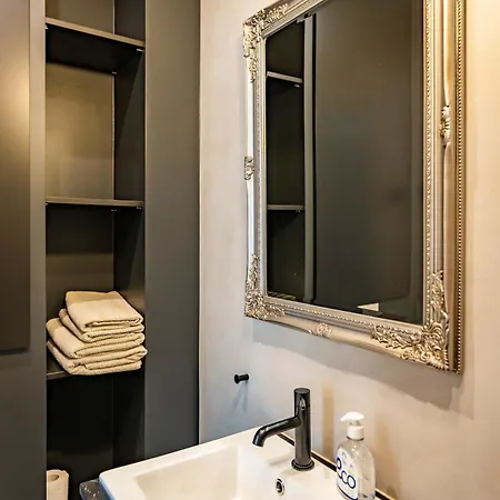 In Vaeike Street * فيلياندي