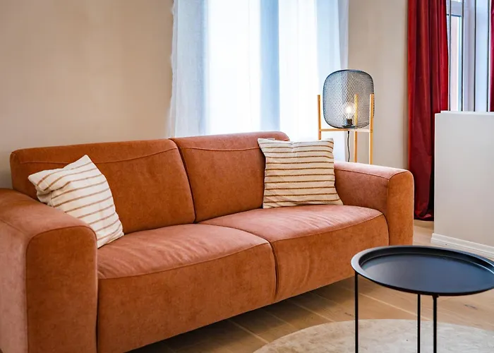 In Vaeike Street 维尔扬迪